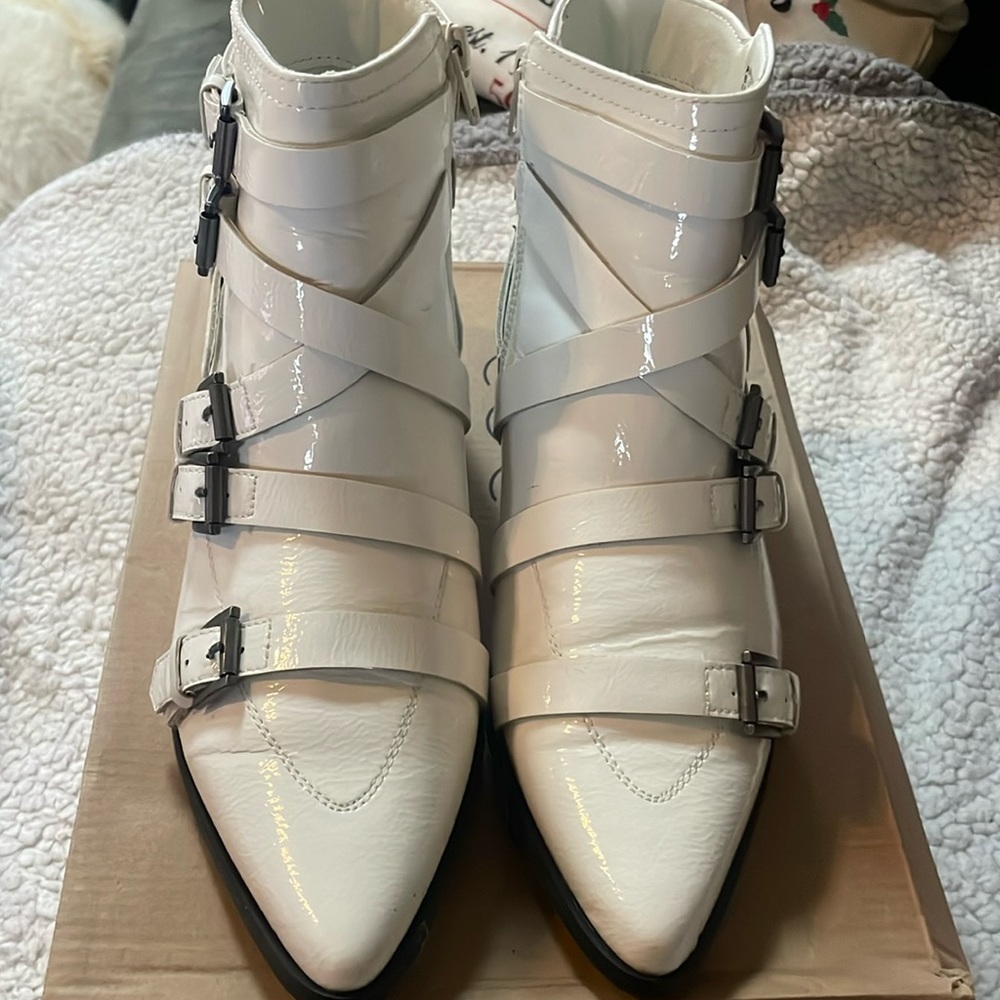 Woman’s Ankle boots